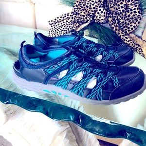 SZ 8 LIKE NEW SKECHERS  Navy/Teal